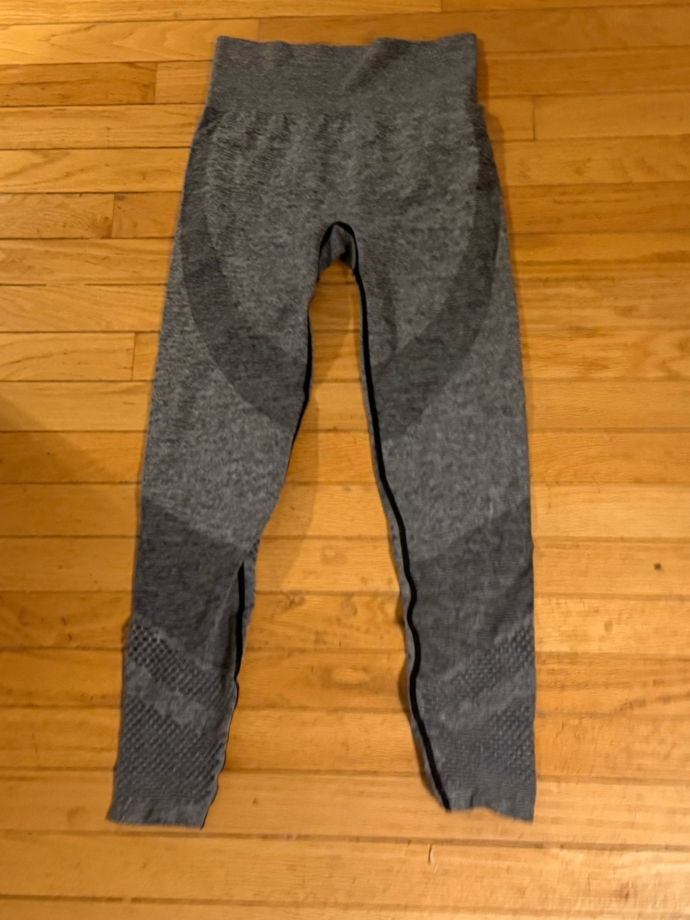 Victoria’s Secret KIDS seamless grey leggings size small fits XS!!
